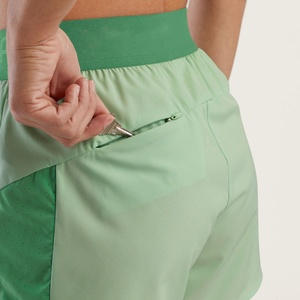 Shorts Deportivos Negros de Cintura Alta con Bolsillo y Efecto Scrunch para Mujer, Ideales para Fitness y Running - Product Image 2