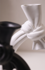 Juego de Decoración Escultural Artística Contemporánea Minimalista en Blanco y Negro con Textura de Jarrón, Pedido al por Mayor - Product Image 3