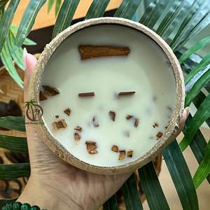 Vela Aromática Hecha a Mano con Cera de Coco de Origen Vietnamita, con Beneficios Relajantes y Saludables para Uso en Fiestas y Bares - Product Image 4
