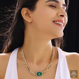 Collar llamativo antideslustre chapado en oro Esmeralda estilo cadenas finas - Product Image 2