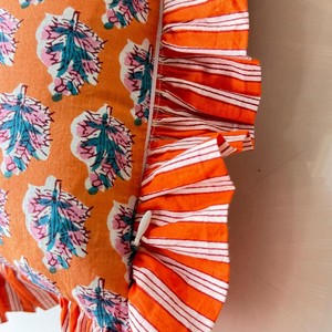 ปลอกหมอนอิงสี่เหลี่ยมสีส้มลายพืชสไตล์โบฮีเมียนสำหรับใช้ในบ้าน - Product Image 3