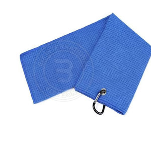 Toalla de golf tipo waffle de tela suave, absorbente y duradera de calidad premium para limpieza deportiva y uso diario. - Product Image 3
