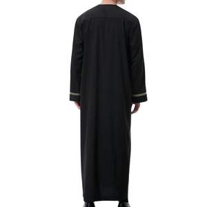 Túnica Musulmana Negra Ajustada para Hombre, con Detalle de Rayas Verticales Blancas, Manga Larga, Thobe Islámico, Jubba, Kandura, Kaftán Tradicional - Product Image 2