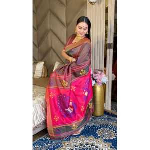 Sari de Seda Suave Elite Weaves Ikkat Patola con Pallu de Pavo Real y Borde de Zari Dorado con Motivos Meenakari - Product Image 1