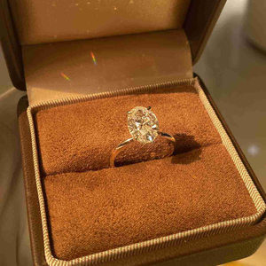 Bague de fiançailles ovale en moissanite, bague solitaire, coupe brillante, bague de mariée, or blanc, bijoux de mariage de luxe - Product Image 4