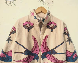 Veste bomber florale en velours 100% brodée Suzani, faite à la main, style bohème vintage, réversible, courte, pour l'été, rembourrée en coton pour l'hiver - Product Image 3