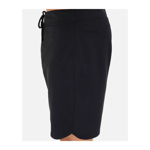 Shorts de sport haut de gamme. Comprend des panneaux latéraux contrastés et audacieux. Passepoil élégant. et une ceinture élastique sécurisée pour la salle de sport. - Product Image 4