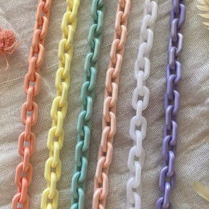 Décoration murale en résine acrylique transparente en forme de hibou avec chaîne en forme d'ange, artisanat en résine décoratif, décoration intérieure pour la maison - Product Image 1