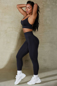 Conjuntos de Mujer en Oferta, Precio de Fábrica, OEM, Conjunto de 2 Piezas, Leggings Negros de Cintura Alta con Cintura en V - Product Image 3