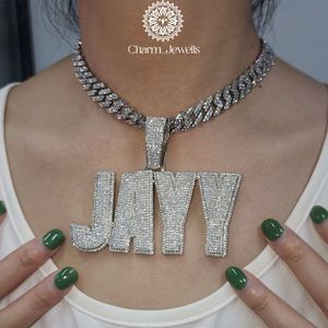 จี้ Charm_Jewells เงินแท้ 925 ประดับมุกน้ำจืดรูปทรงกลม ประดับเพชรโมอิสซาไนต์ ตัวอักษร JAYY ชุบทอง สไตล์ฮิปฮอป สำหรับทุกเพศ ใส่ได้ทุกวัน รับรองโดย IGI - Product Image 3