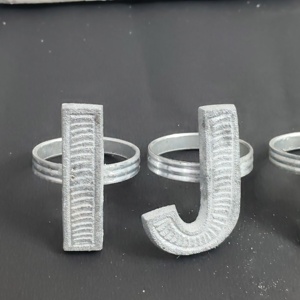 Élégant anneau de serviette en aluminium avec lettre I J K L, pièce unique, boucle de serviette en métal alphabet pour vaisselle de table personnalisée pour dîner - Product Image 3