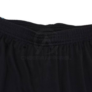 Tenue de football fabriquée en tissu respirant conçu pour garder les joueurs au frais et au sec pendant les matchs de football intenses - Product Image 5