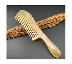 Peigne en corne de buffle naturelle pour cheveux bouclés, couleur corne naturelle, usage professionnel, fait main, écologique, haute qualité, artisanat al malik. - Product Image 1