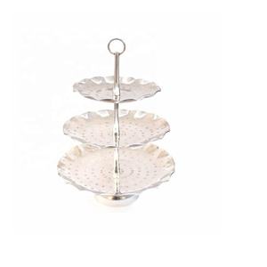 Soporte de pastel de aluminio de 3 niveles martillado niquelado con asa fácil de llevar Soporte de fruta de aluminio Soportes Herramientas de pastel de La India - Product Image 1