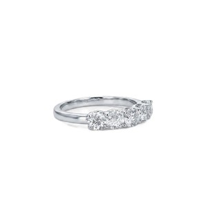 Anillo de Oro Sólido de 9K, 10K, 14K, 18K con Cinco Diamantes Redondos Creados en Laboratorio, Montura Compartida, Color DEF, Claridad VS VVS, Certificado IGI - Product Image 4