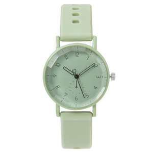 Nouvelle Collection 2026 : Montre Unisexe Tendance en Alliage à Quartz avec Bracelet en Plastique et Verre Léger, Ensemble Bracelet de Main pour Femmes – Vente en Gros Usine - Product Image 5