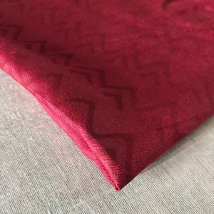 ผ้าฝ้ายพิมพ์ลายด้วยมือ – พื้นสีชมพูร้อนแรงพร้อมลายเชฟรอนซิกแซก |   สิ่งทออินเดียสมัยใหม่ - Product Image 3