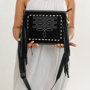 Vente en gros Nouveau sac à bandoulière à franges en cuir suédé noir grande capacité Sac à main de haute qualité tendance pour femmes - Product Image 1