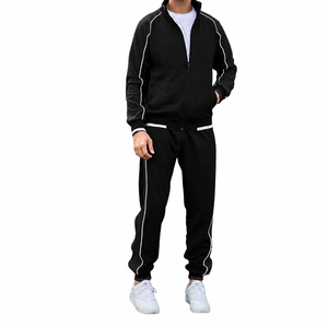 Ensemble de survêtement noir pour homme, veste zippée intégrale et pantalon de jogging, avec bandes latérales contrastées, en polyester respirant, vêtements de sport décontractés - Product Image 1