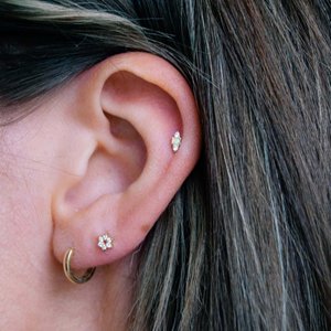Pendiente de Oro Sólido de 14k con Pequeña Estrella y Diamante, Venta al por Mayor Directa de Fábrica, Labret con Rosca Interna y Parte Trasera Plana - Product Image 4