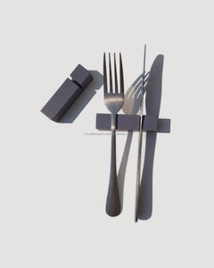 Repose-couverts en marbre en pierre naturelle pour une décoration de table élégante et un arrangement d'accessoires de cuisine élégant - Product Image 1