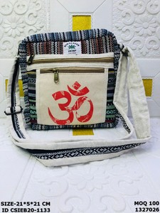 Bolso Bandolera de Algodón Hecho a Mano con Parche de Lona Estampado, Bolso Boho Ecológico de Craftstages International - Product Image 3