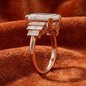 Anillo de Compromiso de Lujo de Oro Rosa de 14K con Moissanita de Corte Esmeralda, Joyería Vintage para Boda, Aniversario, Regalo para Mujer, Estilo Gujarati - Product Image 2
