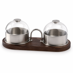 Ensemble de plats de service distinctifs avec couvercles, alliant le caractère du bois naturel et les détails métalliques élégants dans un décor épuré - Product Image 1