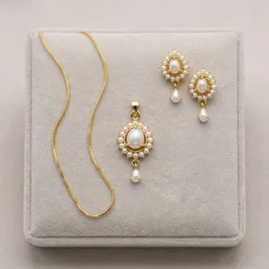 Collier pendentif et boucles d'oreilles tendance pour femme, plaqué or, imitation perle, motif feuille, fait main en Inde, idéal pour les fêtes - Product Image 1