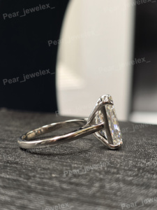 Bague de fiançailles en argent 925 avec moissanite taille radiant VVS, sertie à griffes, bijoux fins classiques pour femme - Product Image 4