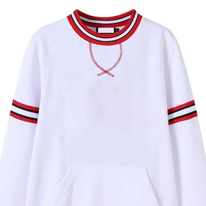 Sweat-shirt blanc à col rond pour femme avec bordure à rayures rouges et poche avant, haut décontracté en tricot à manches longues - Product Image 2
