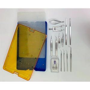 Instruments chirurgicaux ophtalmiques de haute qualité, 15 pièces : Ciseaux, rétracteurs, pinces, spéculums SURGINEXA réutilisables SR-OP-0404 pour usage humain - Product Image 1