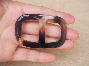 Anillo para Bufanda Ecológico de Cuerno de Búfalo con Acabado Pulido, Sujeción Segura y Elegancia Suave para Bufandas - Regalo de Año Nuevo y Halloween - Product Image 1