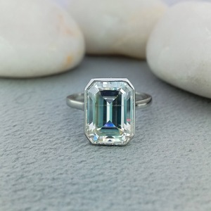 Anillo de Compromiso y Boda Solitario de Joyería Fina Clásica, Oro Blanco/Amarillo Sólido de 14K/18K, Diamante Cultivado en Laboratorio de 3.0 CT VVS, Corte Esmeralda - Product Image 2