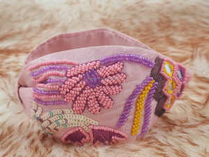 Serre-tête rose de luxe personnalisé, ajustable, écologique, brodé de perles, pour filles, idéal pour les fêtes et festivals, OEM - Product Image 3