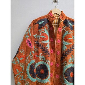 Chaqueta Suzani de Uzbekistán, Chaqueta de Terciopelo con Bordado de Flores, Chaqueta Estilo Boho Chic con Forro Interior de Algodón - Product Image 2