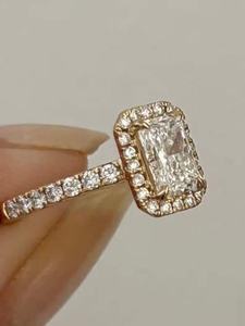 Anillo de moissanita con corte radiante y doble halo, chapado en oro, para mujer, plata 925, joyería de boda, para regalo nupcial o aniversario. - Product Image 4