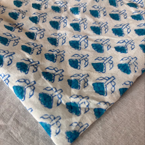 ผ้าฝ้ายพิมพ์ลายบล็อกสีครามลายดอกไม้เล็กๆ แบบบูติ |   สิ่งทอฝีมือชาวอินเดีย - Product Image 1