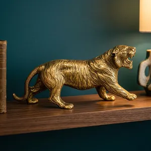 Sculpture de panthère en métal finition or de luxe avec détails de fourrure gravés et design de bouche ouverte féroce, chat sauvage décoratif - Product Image 5