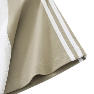 Camiseta de hombre con cuello redondo y manga raglán, corte holgado, con paneles de malla y diseño de patchwork con costuras en contraste. - Product Image 4