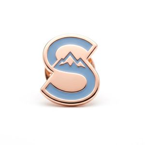 Pins de Solapa Personalizados con Cabeza de Lobo, Baño de Oro Rosa y Cierre de Mariposa para Regalos Corporativos y de Empresa - Product Image 2