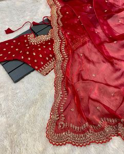 Sari Étnico Indio-Pakistaní de Tela de Seda Roja con Bordado y Lentejuelas, Traje Tradicional para Novia, Boda, Fiesta o Uso Casual - Product Image 6