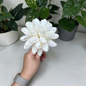 Flores de Sola Hechas a Mano y Sostenibles, Tipo Dalia de Nieve, Fibra Vegetal de Sesbania, 8.5 CM, Phra Nakhon Si Ayuttaya - Product Image 2
