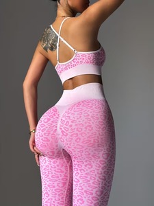 Ensemble de sport deux pièces pour femme, motif animalier, avec haut court de sport à dos croisé et legging de course sculptant le ventre et les fessiers - Product Image 5