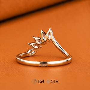 Anillo de Boda con Diamantes Cultivados en Laboratorio: Anillo Chevron con Corte Marquesa y Redondo - Product Image 4