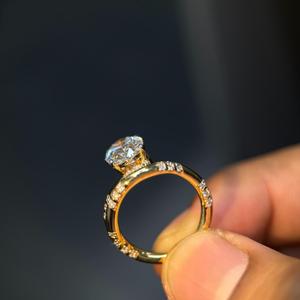 Anillo Solitario Ovalado de Diamante Cultivado en Laboratorio de Oro de 14K con Banda Curva Pavé para Mujer, Joyería Fina - Product Image 5