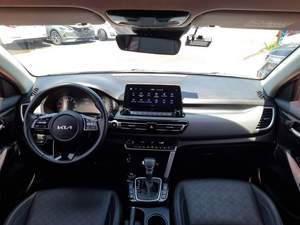 2023 สีขาว สำหรับ Seltos รถ SUV มือสอง เกียร์อัตโนมัติ เบนซิน เทอร์โบ พวงมาลัยซ้าย ระบบนำทาง เบาะหนังสีอ่อนสไตล์เกาหลี ไฟ LED - Product Image 3