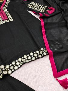 Costume prêt-à-porter en soie Vichitra noire Dhwaja Export avec broderie au fil - Product Image 3
