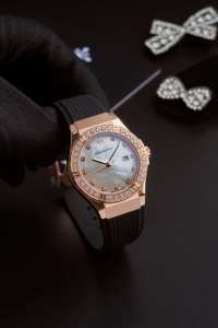 Montre pour femme Alexander Ferros 2251R-19, mouvement à quartz en acier inoxydable, cristal saphir, cadran de 33 mm, bracelet en caoutchouc, étanche 50 m - Product Image 2