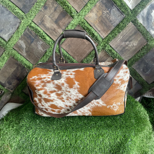 กระเป๋าเดินทางหนังแท้ลายขนวัว กระเป๋าถือแบบดัฟเฟิลสำหรับวันหยุดสุดสัปดาห์ กระเป๋าเดินทางขึ้นเครื่อง ทนทาน คุณภาพพรีเมียม LHTB-0041 - Product Image 1